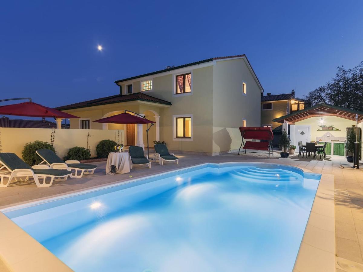 Vila In With Private Swimming Pool *
